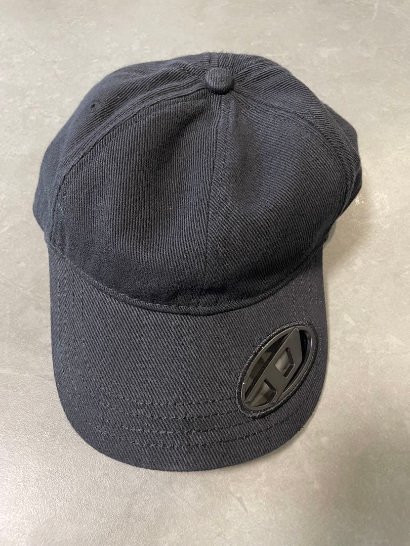 DIESEL ブラック メタルロゴ　Dロゴ　キャップ