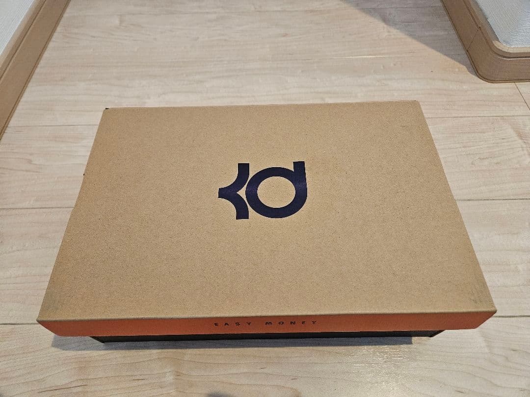 NIKE　KD18EP　バスケットボールシューズ ホワイト/ブルー/イエロー