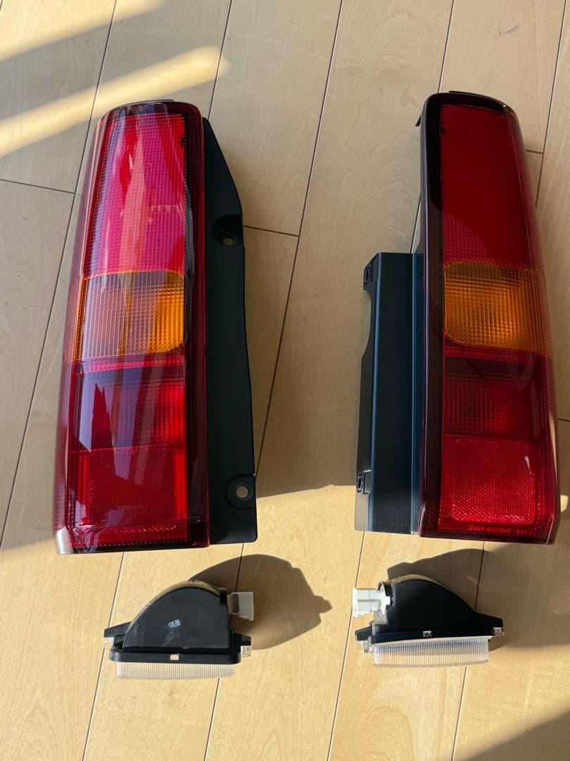 ジムニー　JB23W用純正品テールランプ　オマケ付き