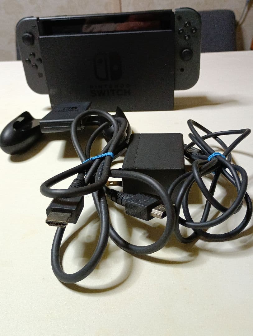 Nintendo Switch 本体 + Joy-Con（グレー）