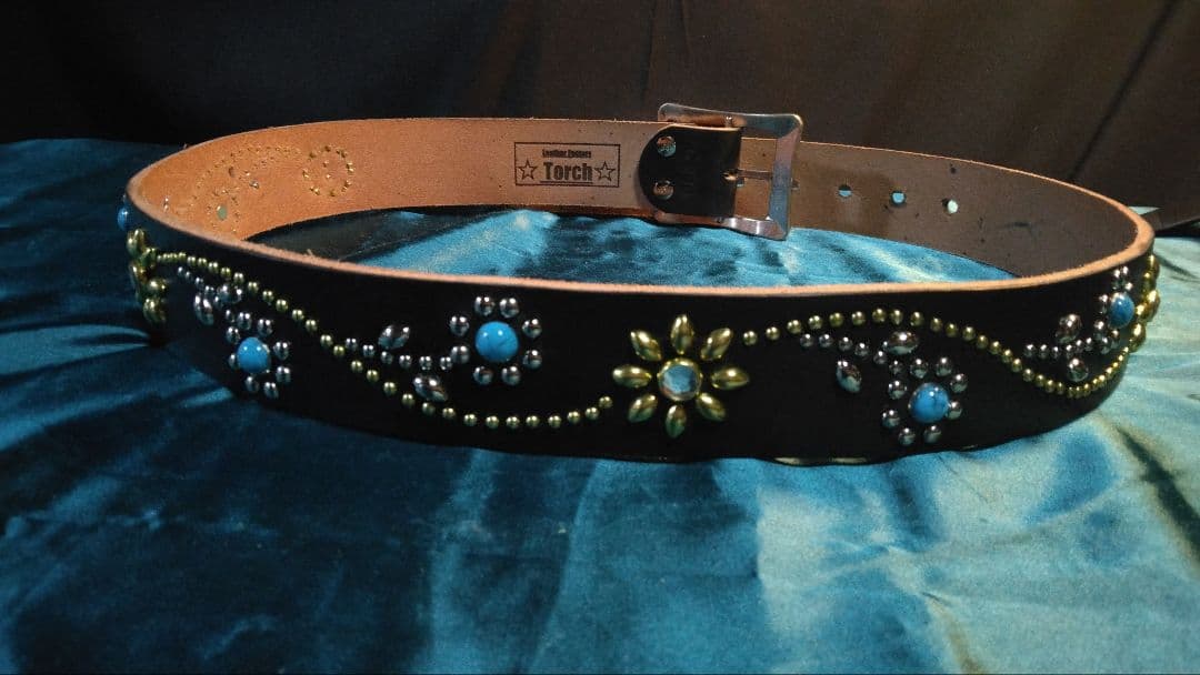 りくぼ－昭南ベンズレザーツタ＆フラワースタッズベルトブラス　オールニッケル