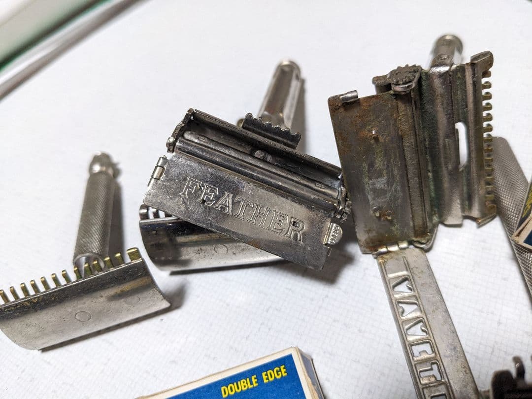 Vintage絶版　FEATHER　髭剃り等5つと替刃3箱(⁠✿⁠^⁠‿⁠^⁠)