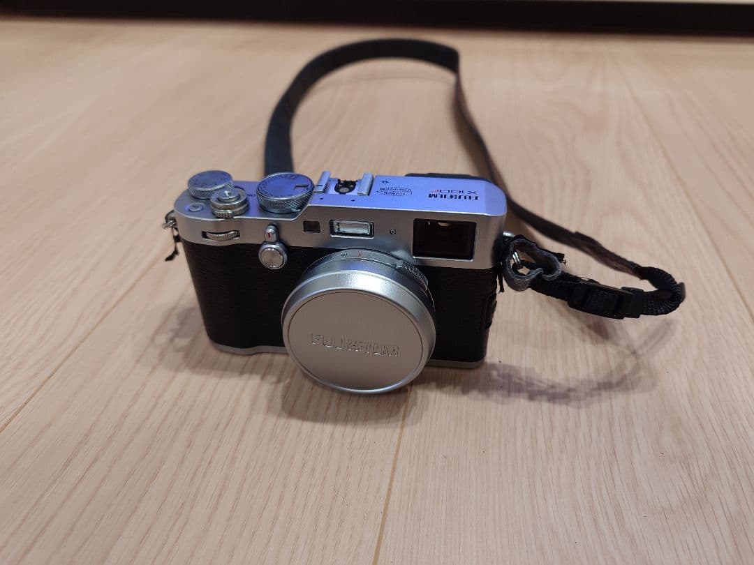 FUJIFILM X100F 本体 箱あり 専用ケース、予備バッテリー付き