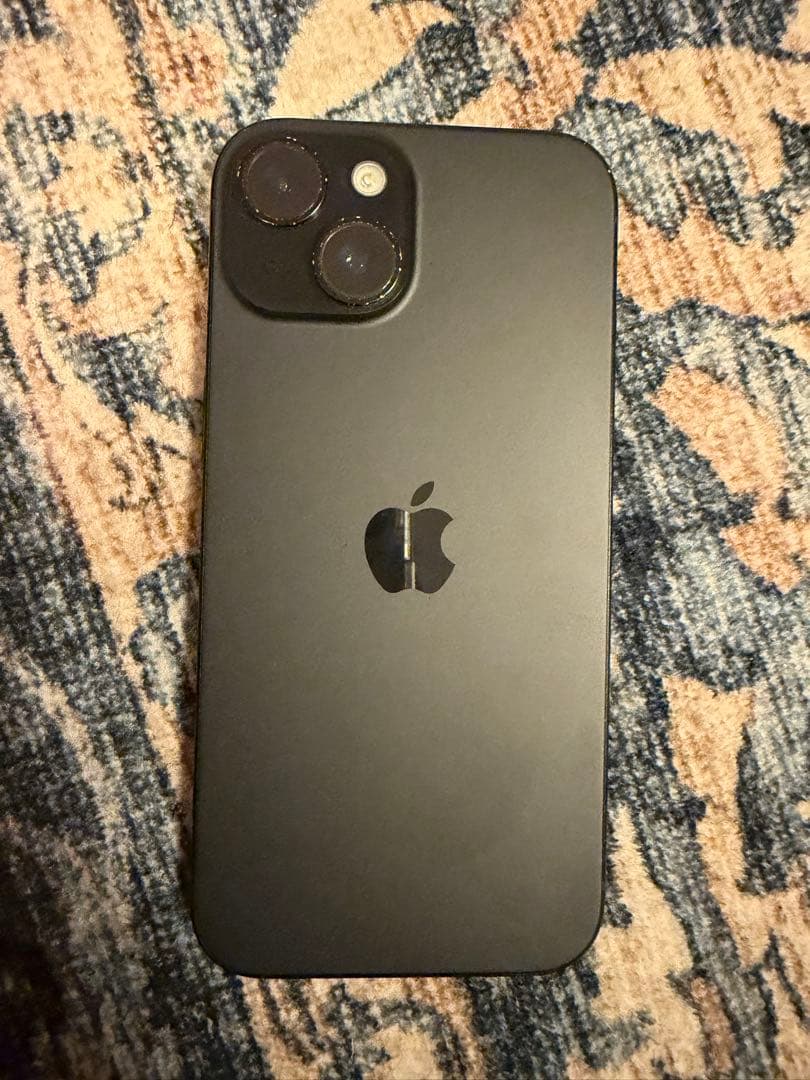 Apple iPhone 15 ブラック