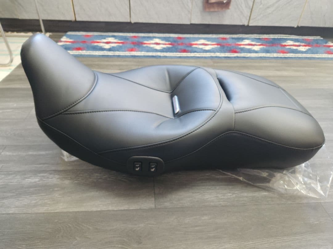 i*m様 ハーレー純正 電熱シート ヒーテッドシート