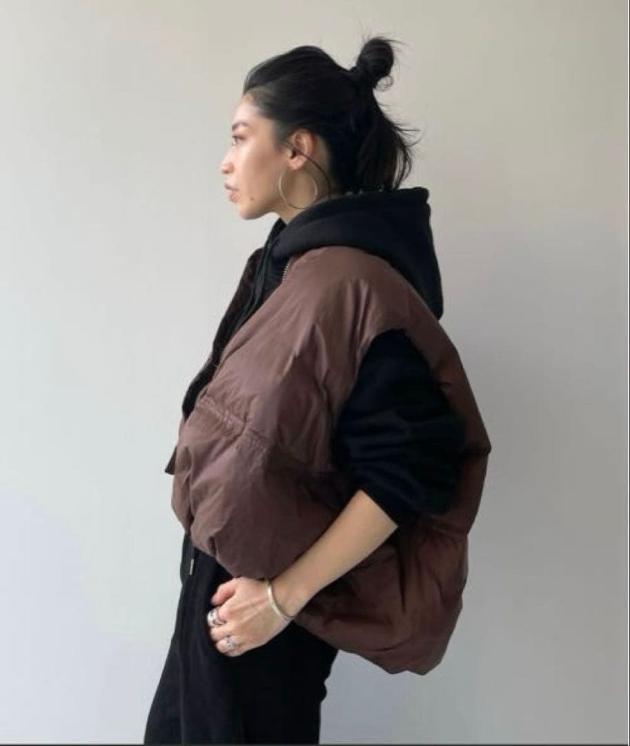 wee9s egg down vest / エッグショートダウンベスト