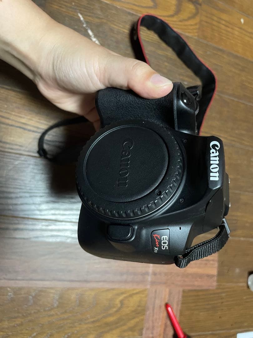 Canon EOS Kiss X10デジタル一眼レフ　標準、単焦点レンズ付き
