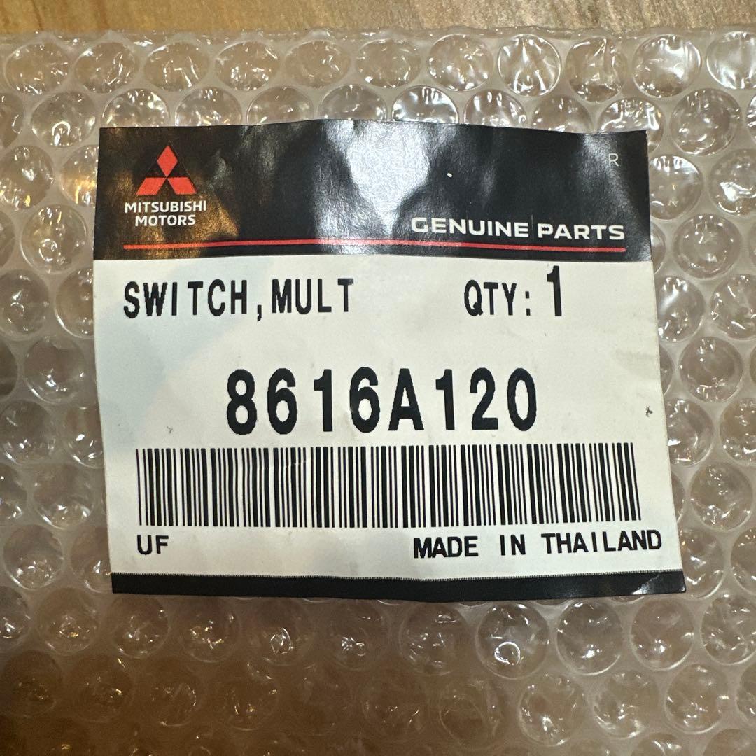 Mitsubishi デリカd5 ステアリングスイッチ 8616A120