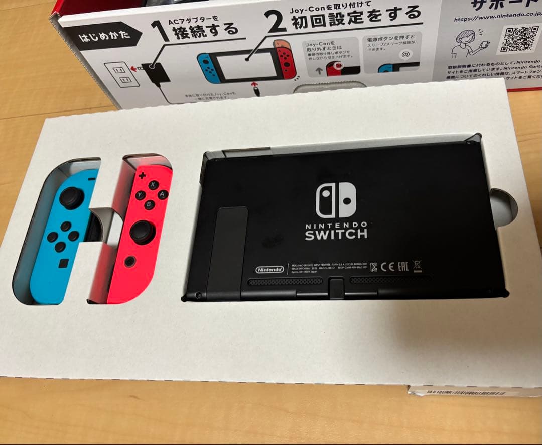 Nintendo Switch 本体とワイヤレスコントローラー