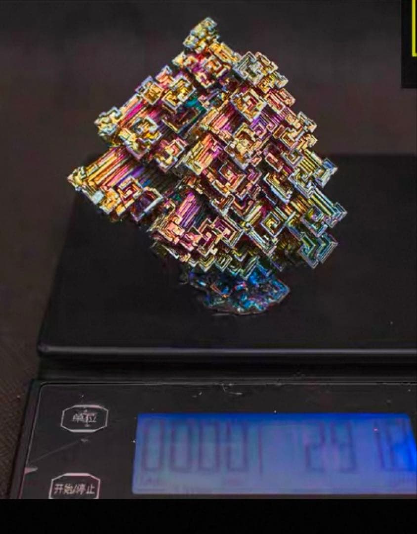 神秘的な美しさを持つビスマス結晶 291gケース付き