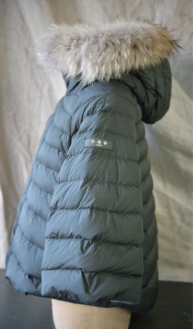 値下げ　TATRAS タトラス　ダークグリーン ファー付きダウンジャケット可愛い