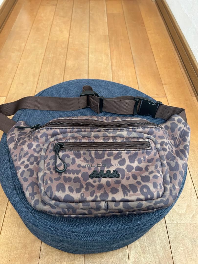 ムータ　ボディーバッグ