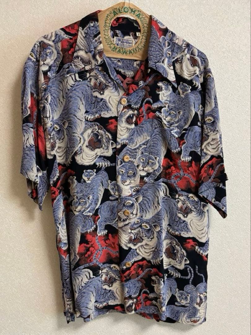 百虎アロハシャツ