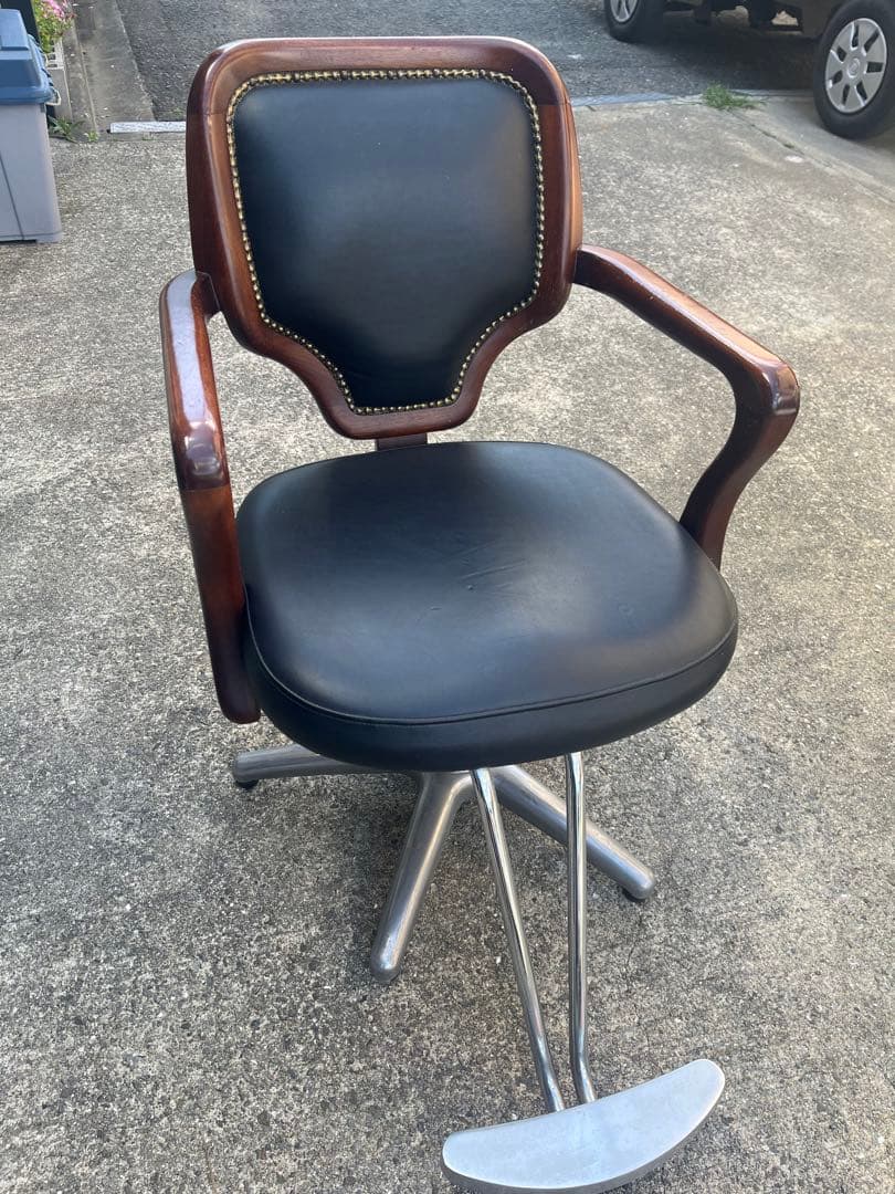 【値下げしました】ワールドビジョン　美容室椅子　カット椅子