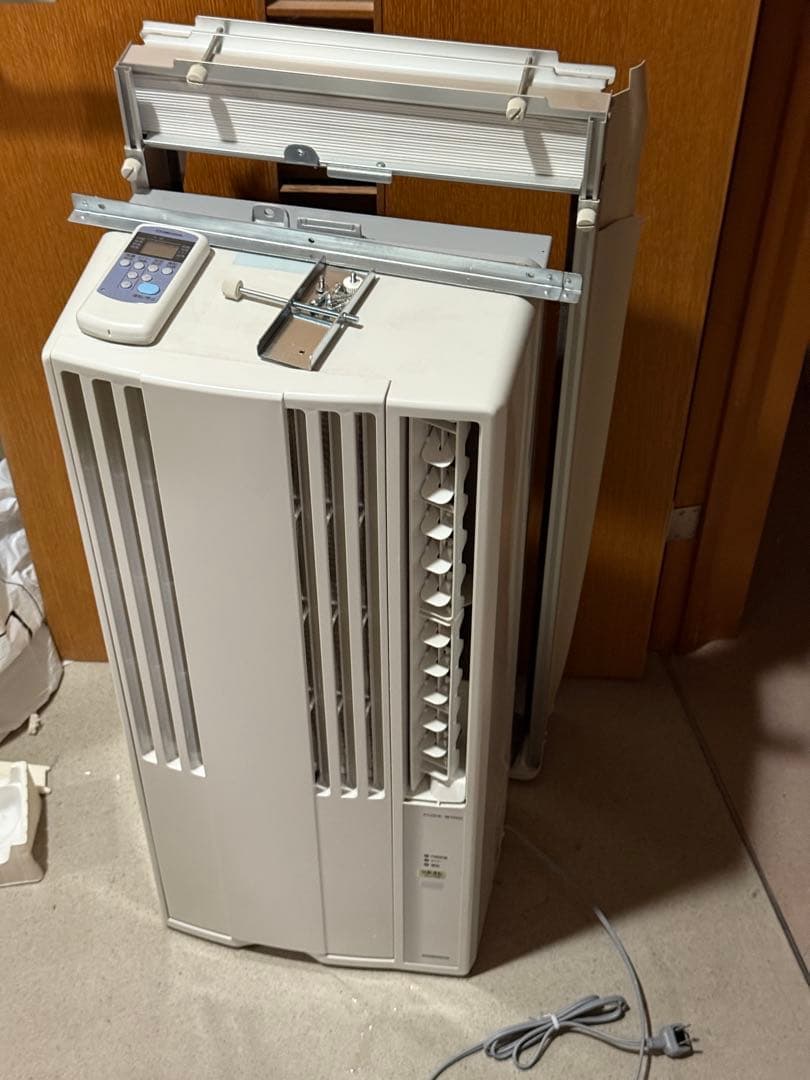 2022年式窓エアコンRelala CW-1622R 枠付き