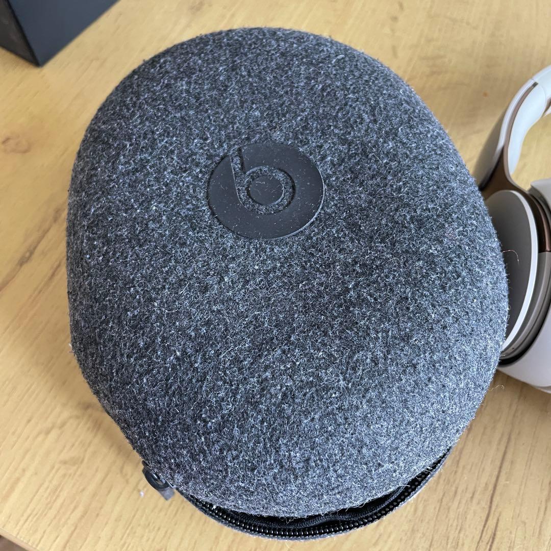 Beats Solo Pro ワイヤレスヘッドホン グレイ