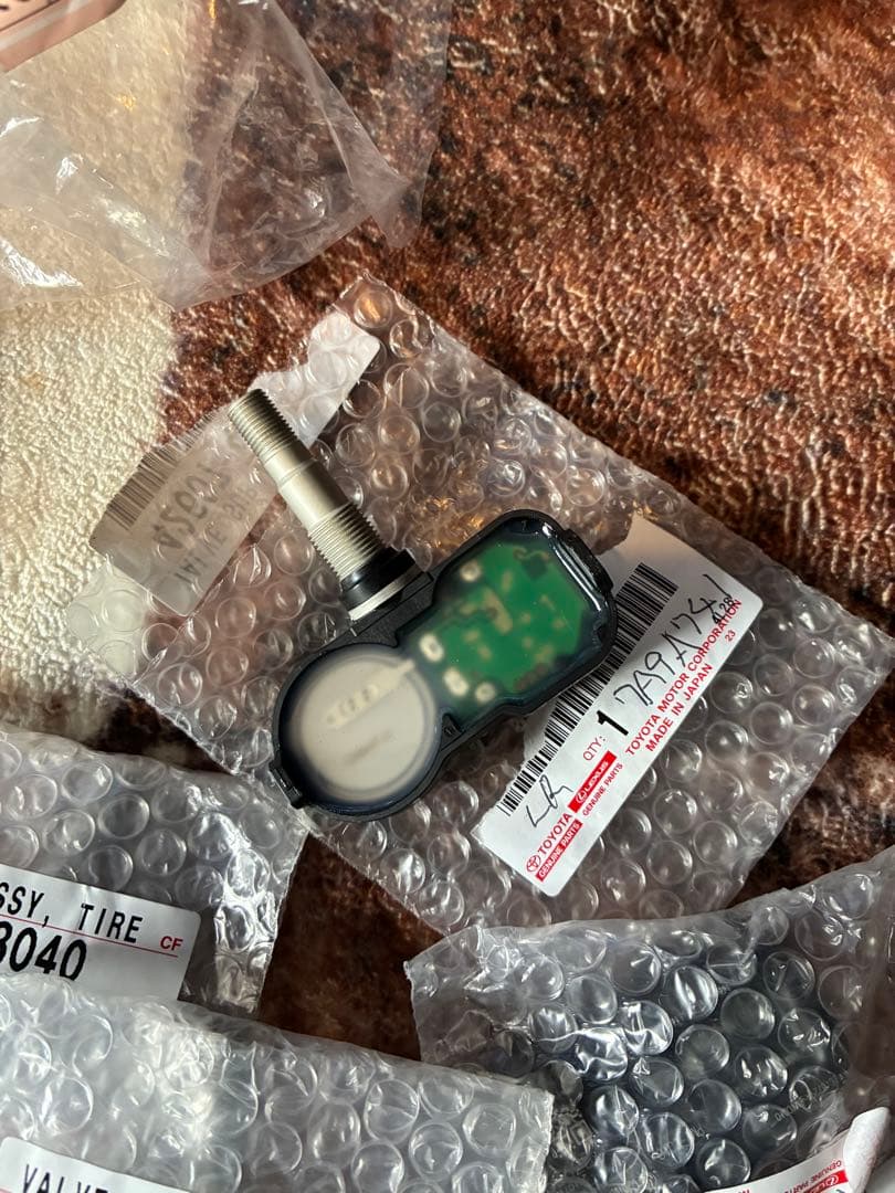 メ*タ様 LEXUS/タイヤ空気圧センサー /4個セット/TPMS