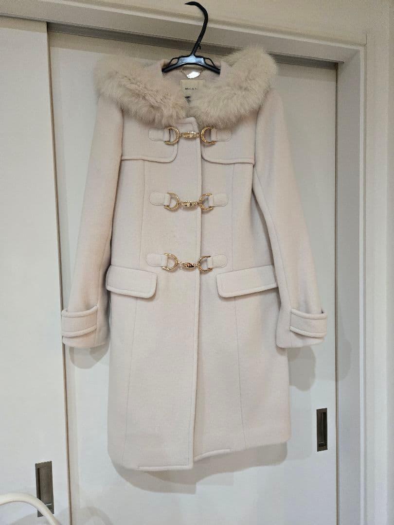 ホワイトファーダッフルコート