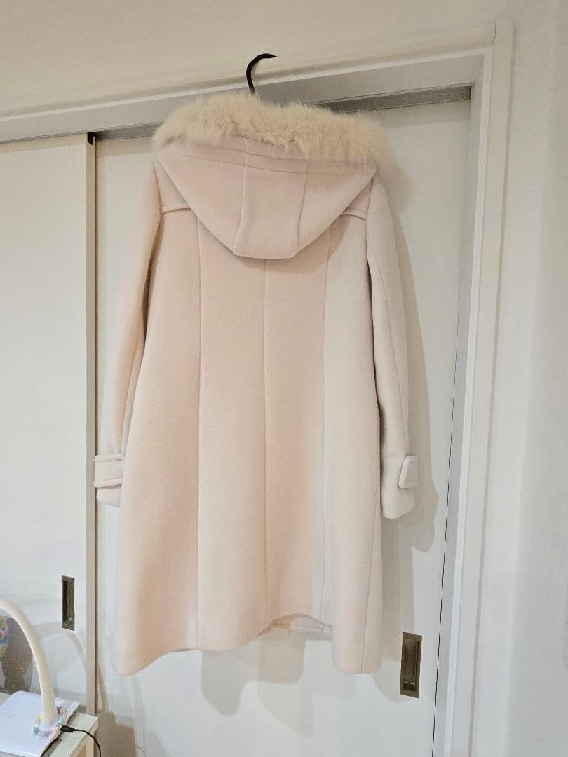 ホワイトファーダッフルコート