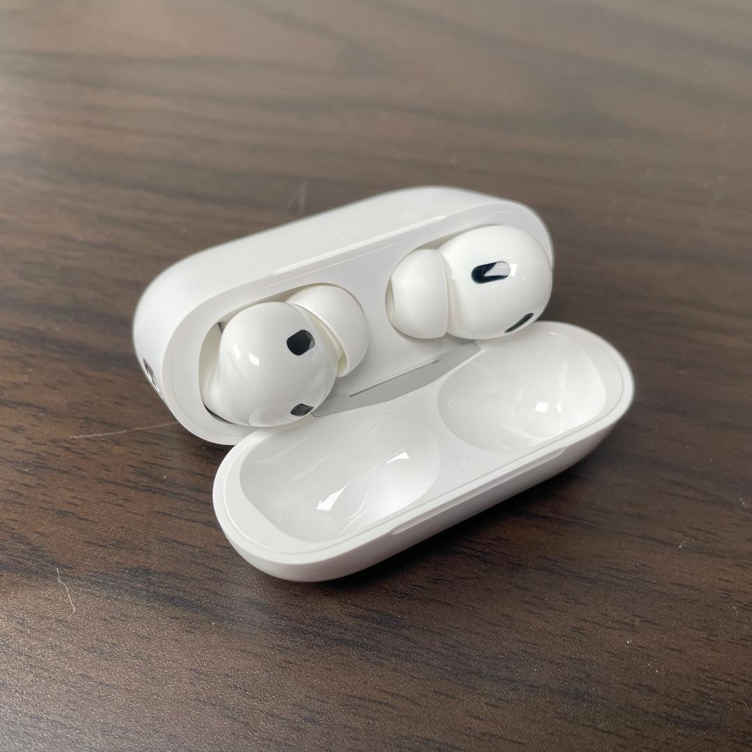 ②AirPods Pro 第2世代 A2698 Lightningタイプ