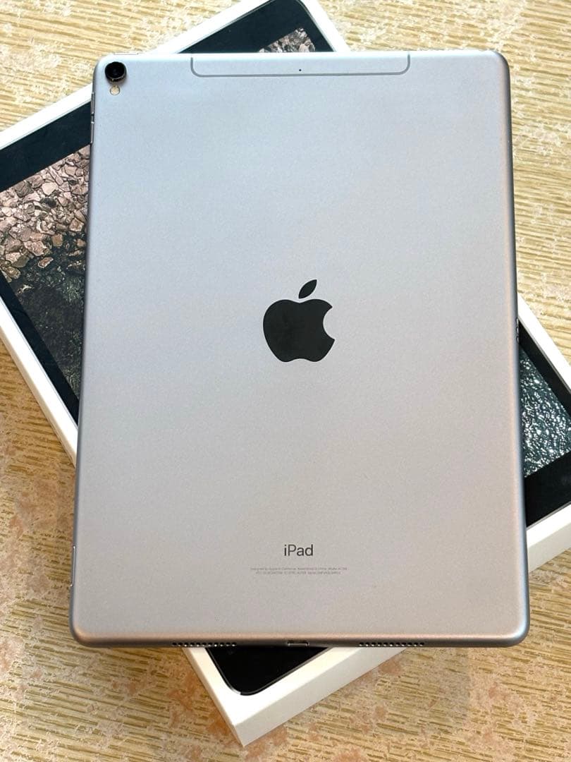 ア*ン様 ⭐️iPad 10.5インチ シルバー ペンシル&キーボード付き⭐️