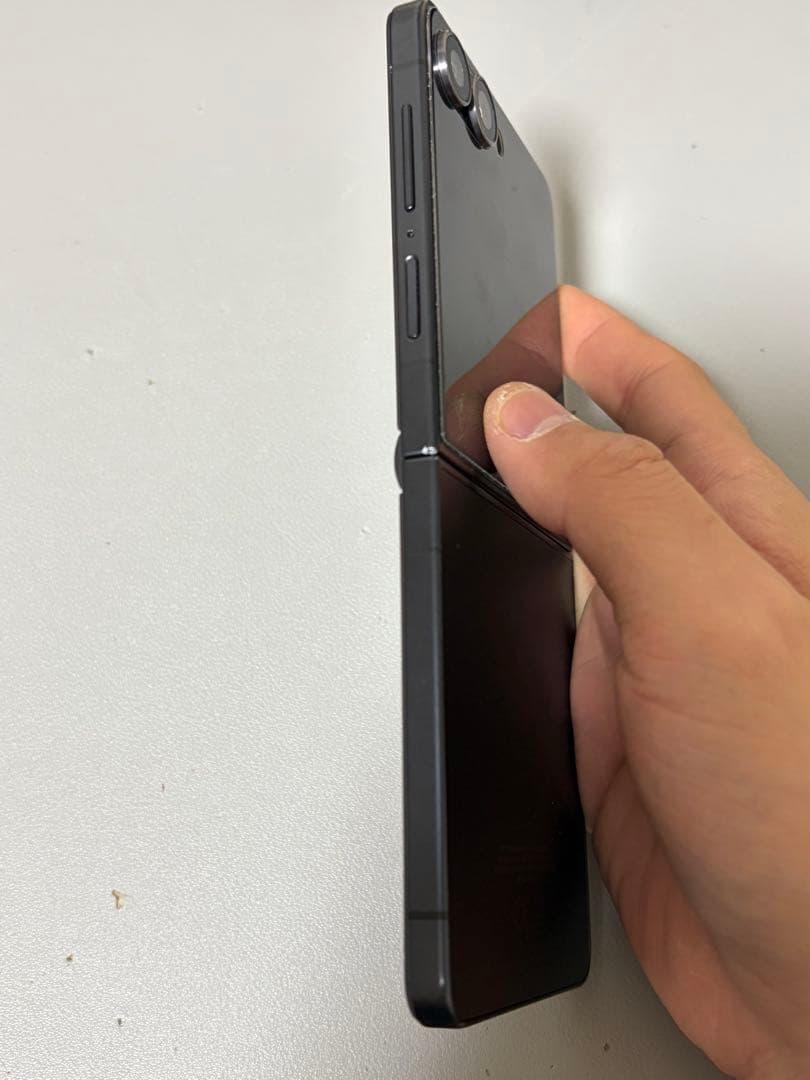 美品 Galaxy Z Flip7 12+512GB ブラック 香港版