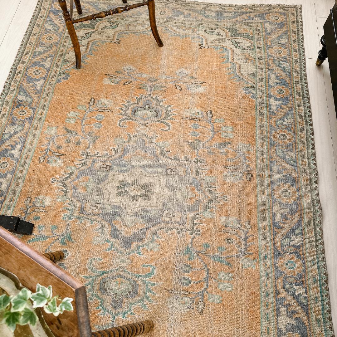 トルコ ヴィンテージラグ A115 大判 ペールオレンジ ターコイズ ブルー