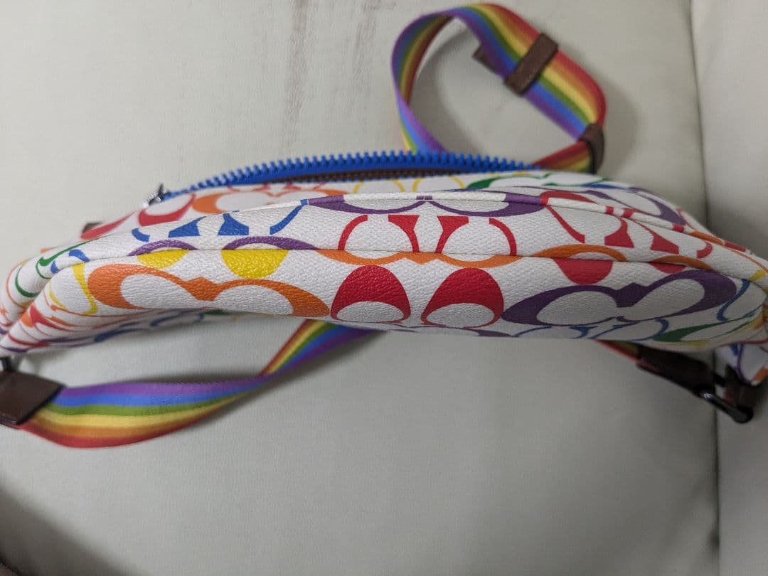 コーチ　ボディバック　レインボー　シグネチャー