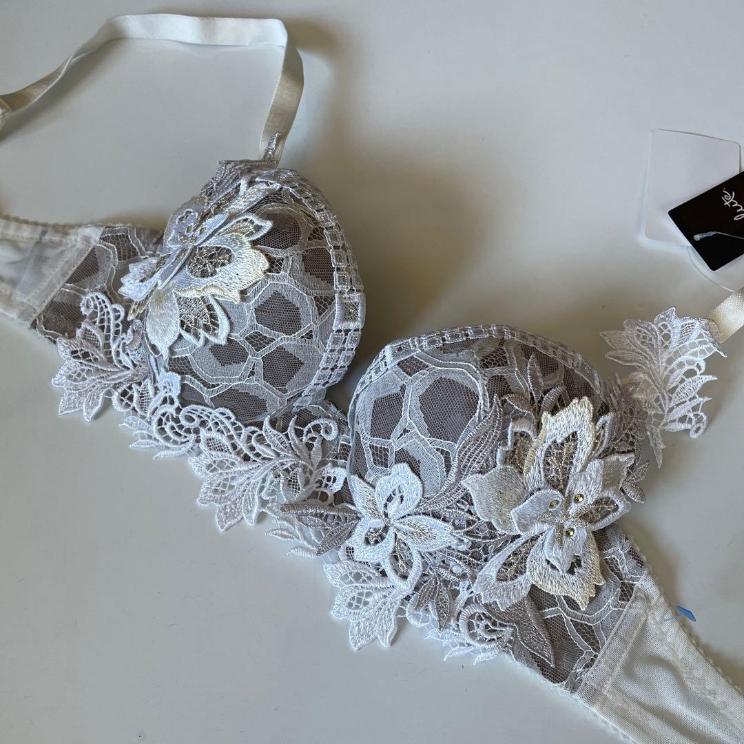 ワコール　サルート☆44グループ☆ブラD65