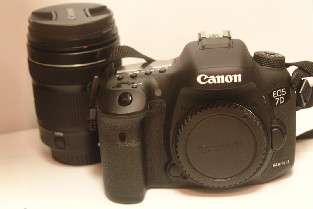 Canon EOS 7DMark ii 18-135mmレンズKIT レリーズ付