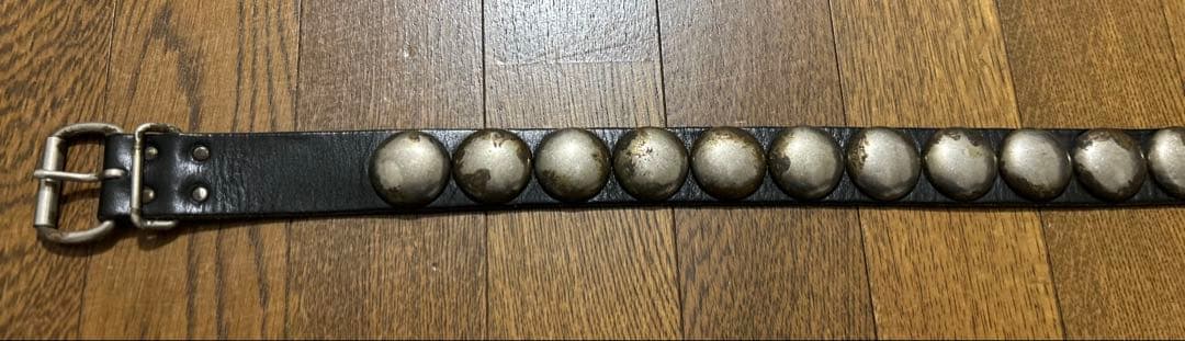 ？*？様 UNDERCOVER アンダーカバー but期 サビ加工スタッズベルト