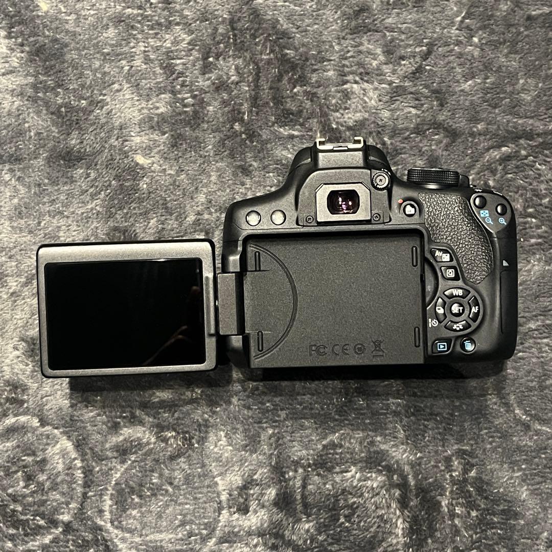 Canon EOS Kiss X8i 一眼レフカメラセット（レンズ3本付)