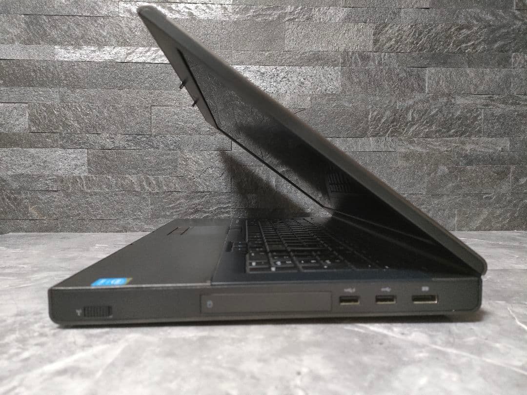 ✨DELL✨Precision✨corei7✨新品メモリ16✨新品SSD512✨