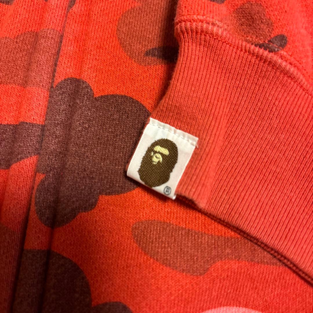 APE BAPEロゴ カモフラージュパーカー　レッド/Ｌ