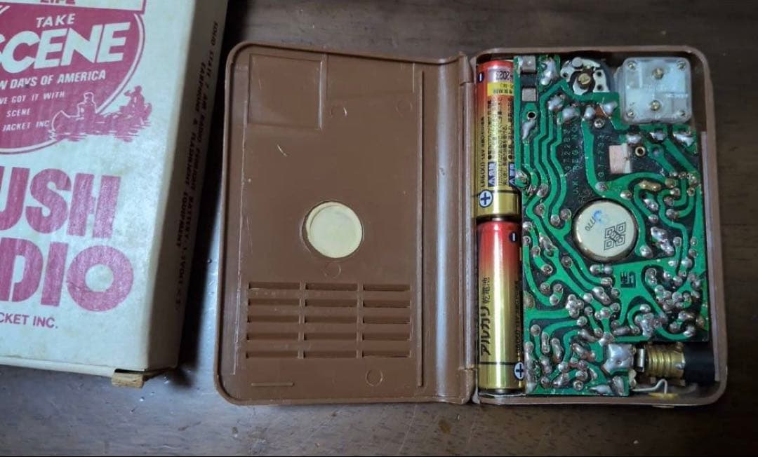 VAN SCENEブランド BUSH RADIO イヤフォン付き