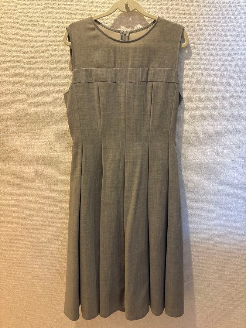 FOXEY シアー切り替えプリーツフレアーワンピース グレー