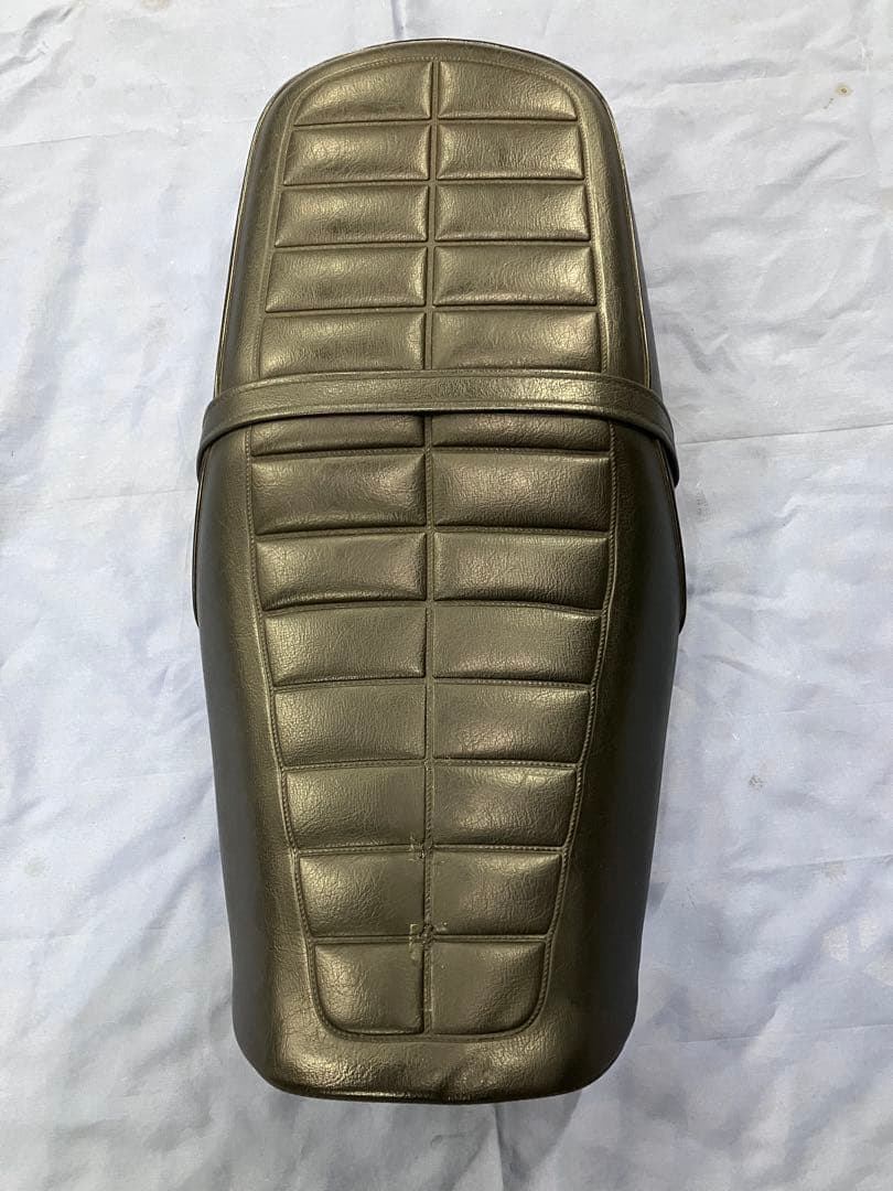 ＣＢ１１００ＥＸ　純正シート　破れあり