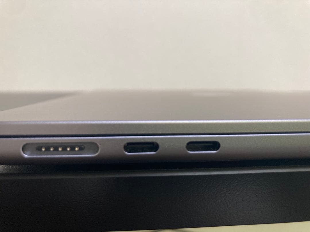 【美品】M2チップMacBook Air -スペースグレイ【期間限定の値下げ中】