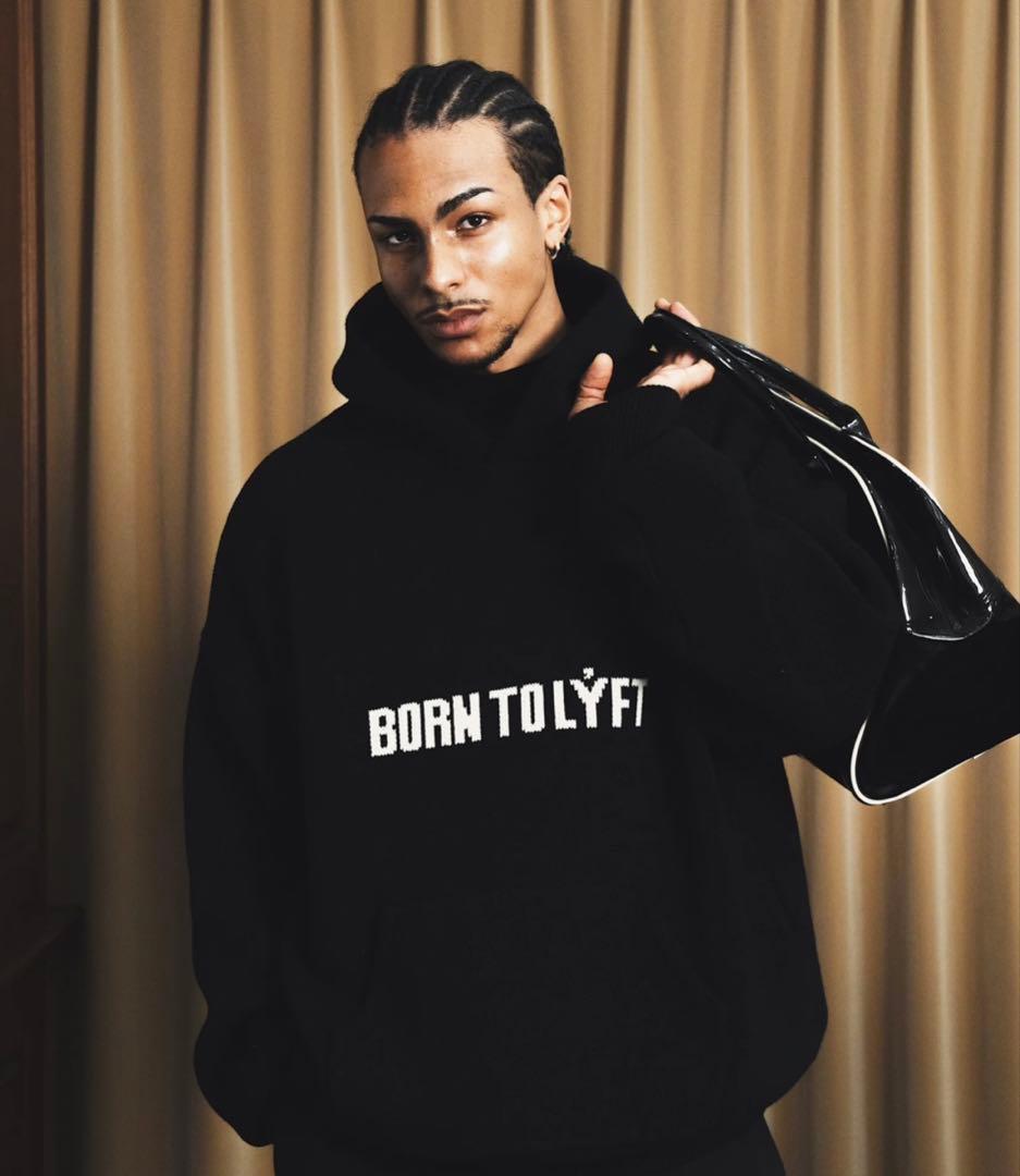 BORN TO LÝFT オーバーサイズパーカー