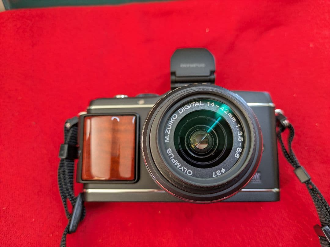 Olympus PEN E-P3 レンズ、VF-2 EVF付き