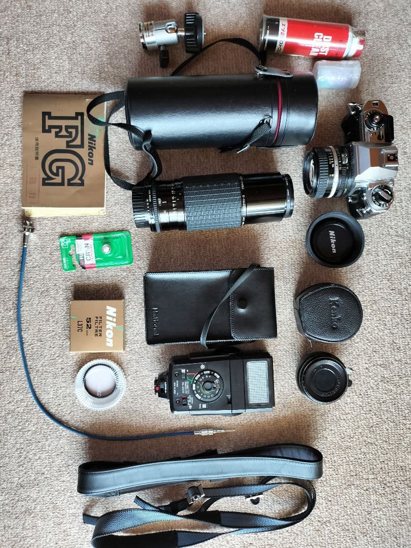 再値下げ　ニコン FG フィルムカメラセット(本体、望遠レンズ、三脚、バッグ等)