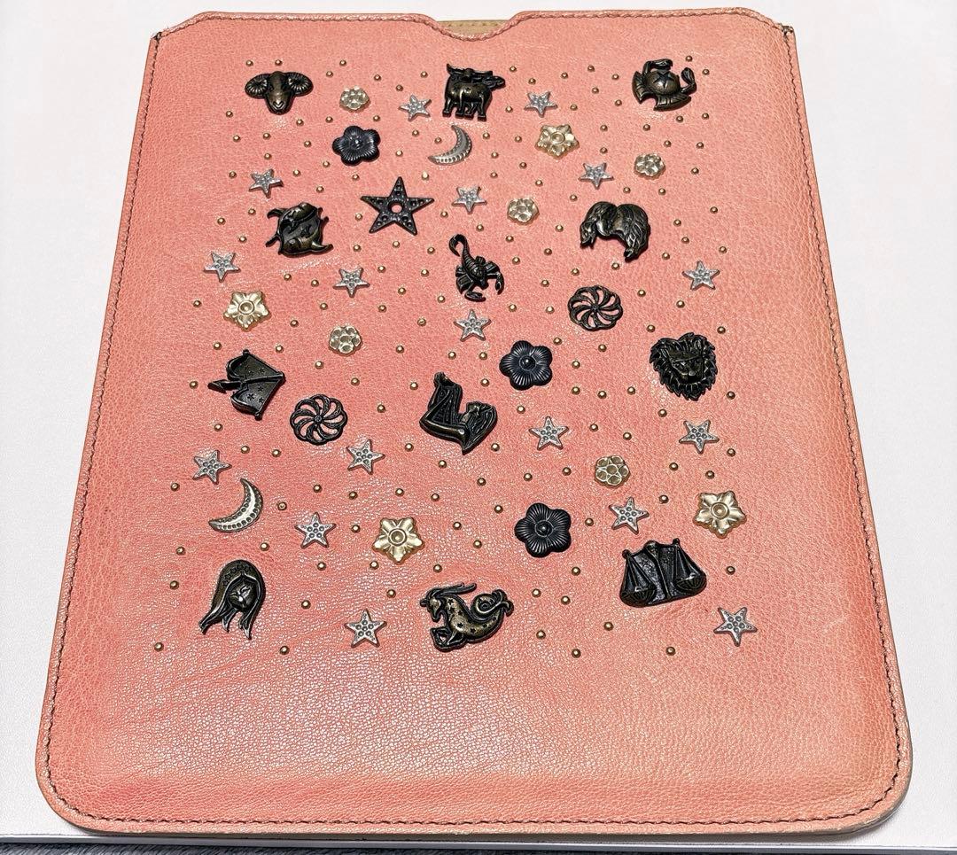 JIMMY CHOOスタースタッズ付き レザースリーブ／タブレットケース