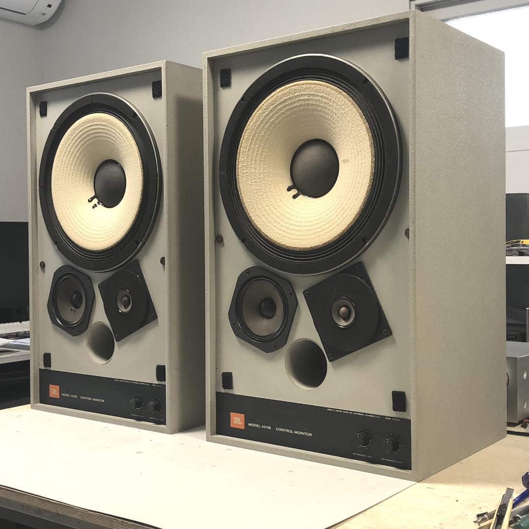 JBL 4311B スタジオモニター ペア　程度良好　美品　送料込み （L側）