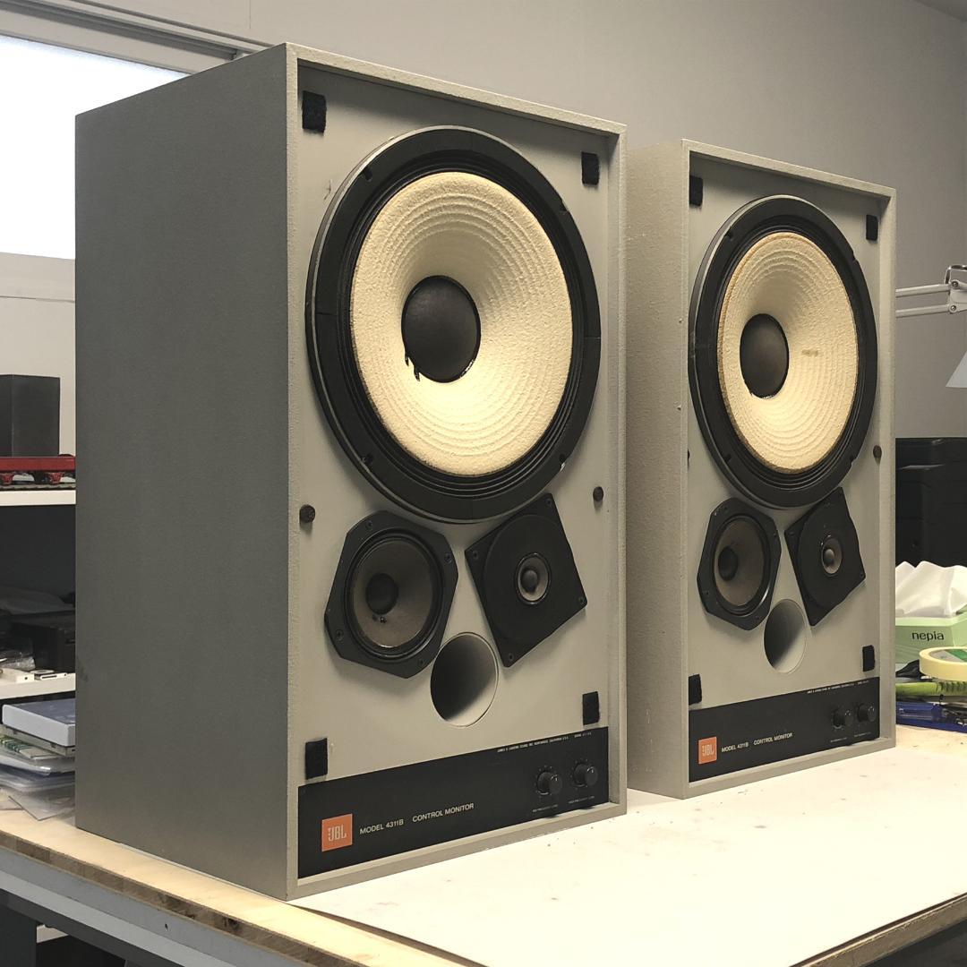 JBL 4311B スタジオモニター ペア　程度良好　美品　送料込み （L側）