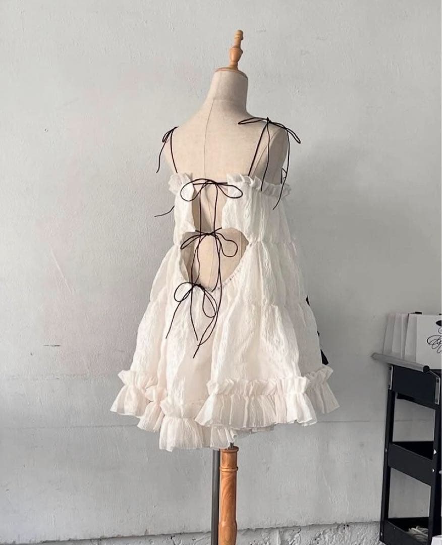 トリートユアセルフ(ホワイトフリルキャミソール バックオープン)