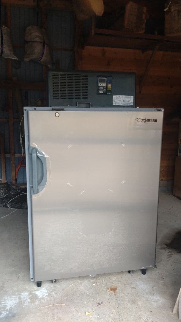 玄米・野菜保冷庫　玄米30キロ10袋保管可能　RZ-DH10KRH