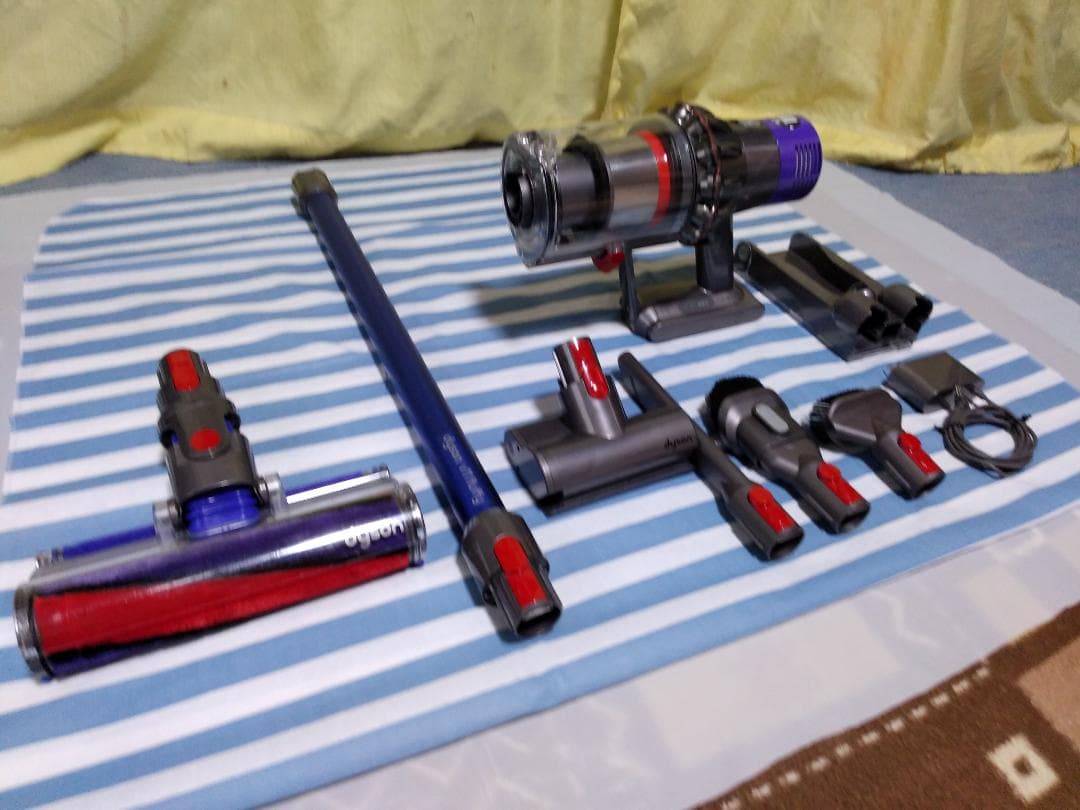 Henneyさん専用ダイソン　掃除機　SV12　消耗部品交換、分解清掃済