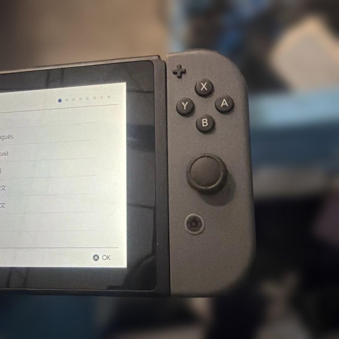 Nintendo Switch 本体 白/黒　Joy-Con