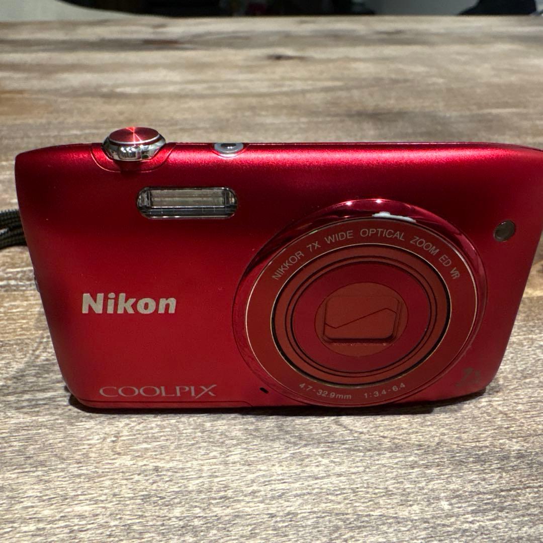 Nikon COOLPIX S3500 デジカメ　レッド