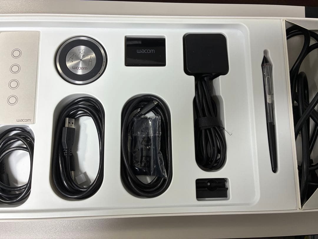 Wacom Cintiq Pro 13 液晶ペンタブ DTH-1320